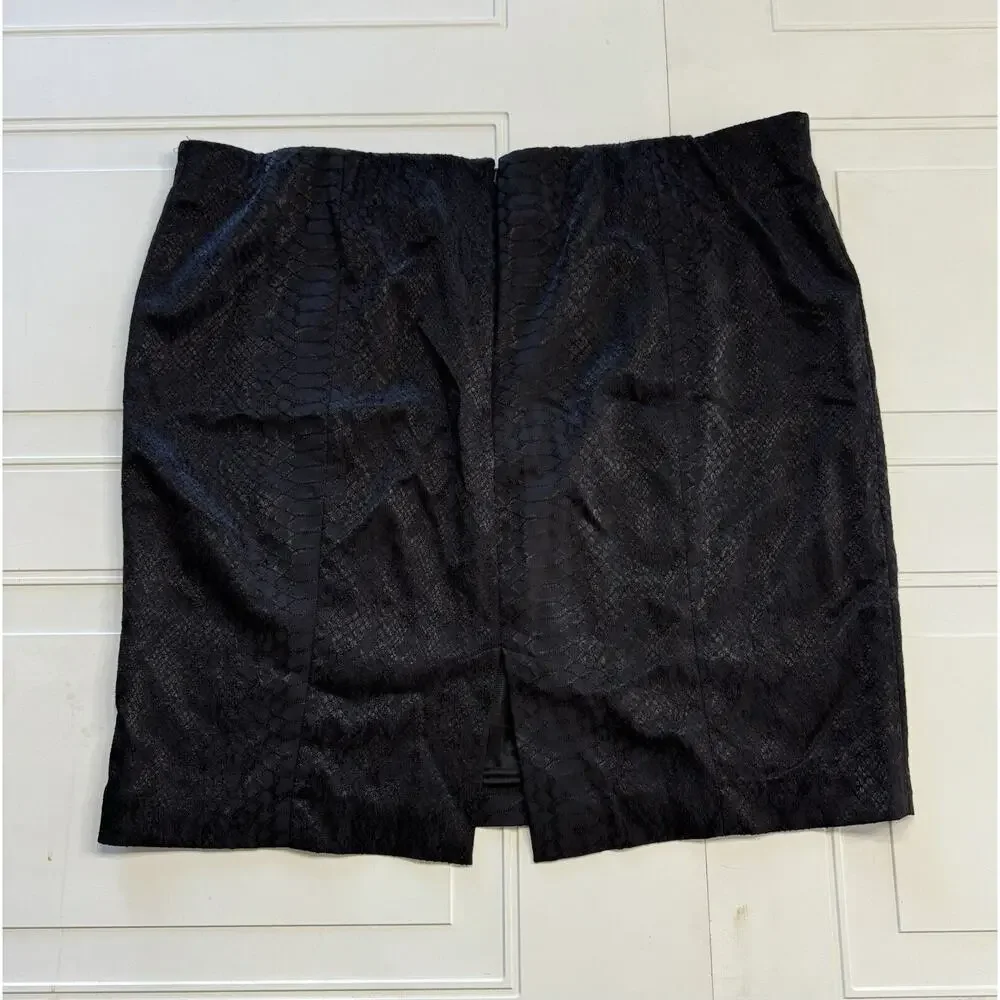 Lane Bryant Size 22 Snake Skin Pattern Black Mini Skirt with Back Slit - Picture 4 of 6